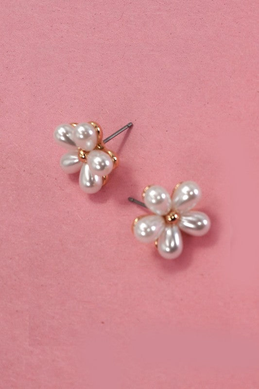 Pearl daisy stud earrings