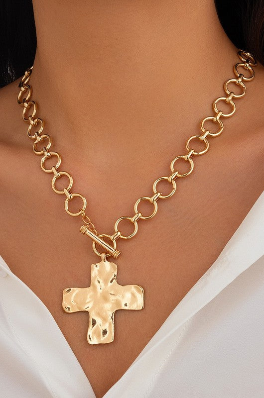Hammered cross front toggle necklace