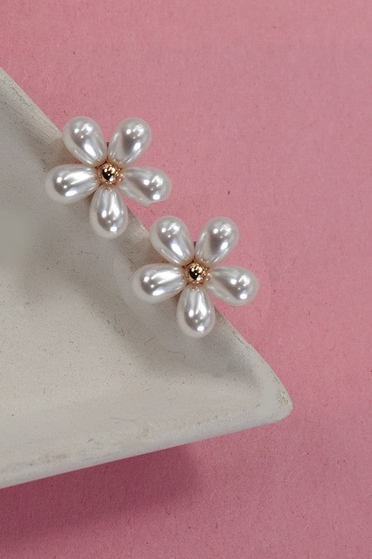 Pearl daisy stud earrings